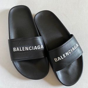 Balenciaga Leather slides size 38
